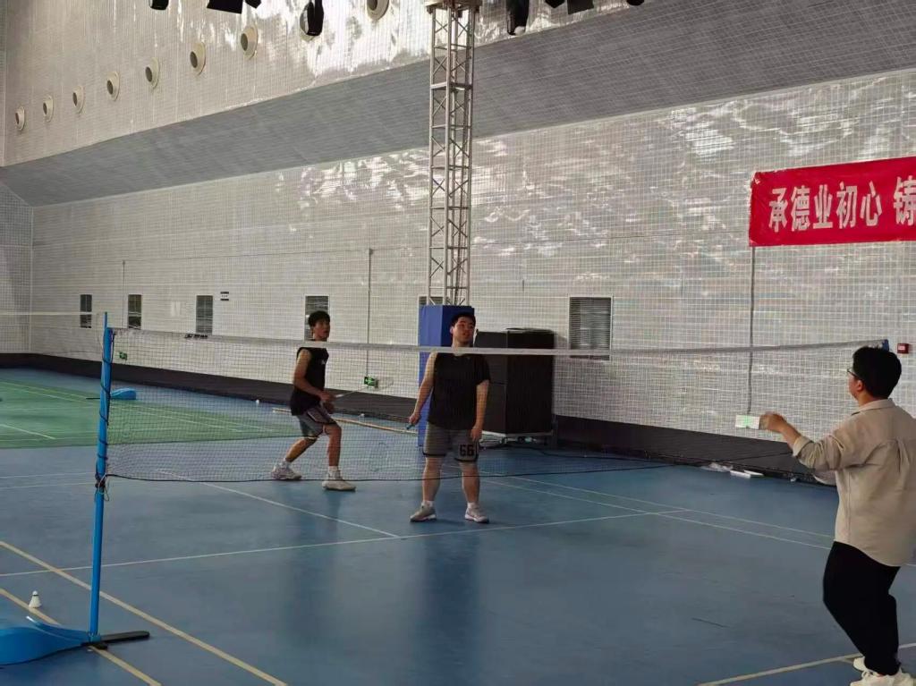 各参赛队伍斗志昂扬