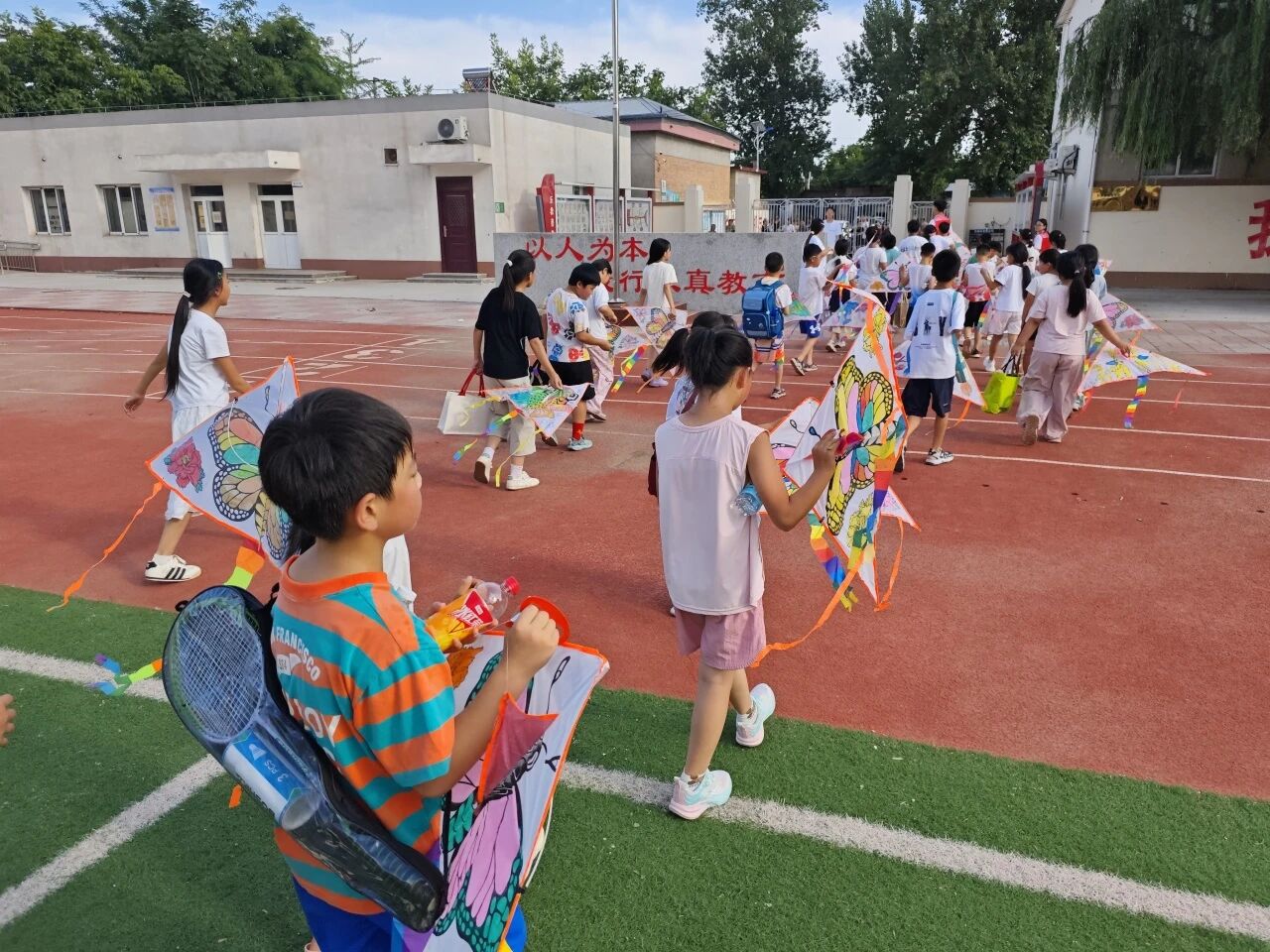 实践团顺利抵达东文山小学