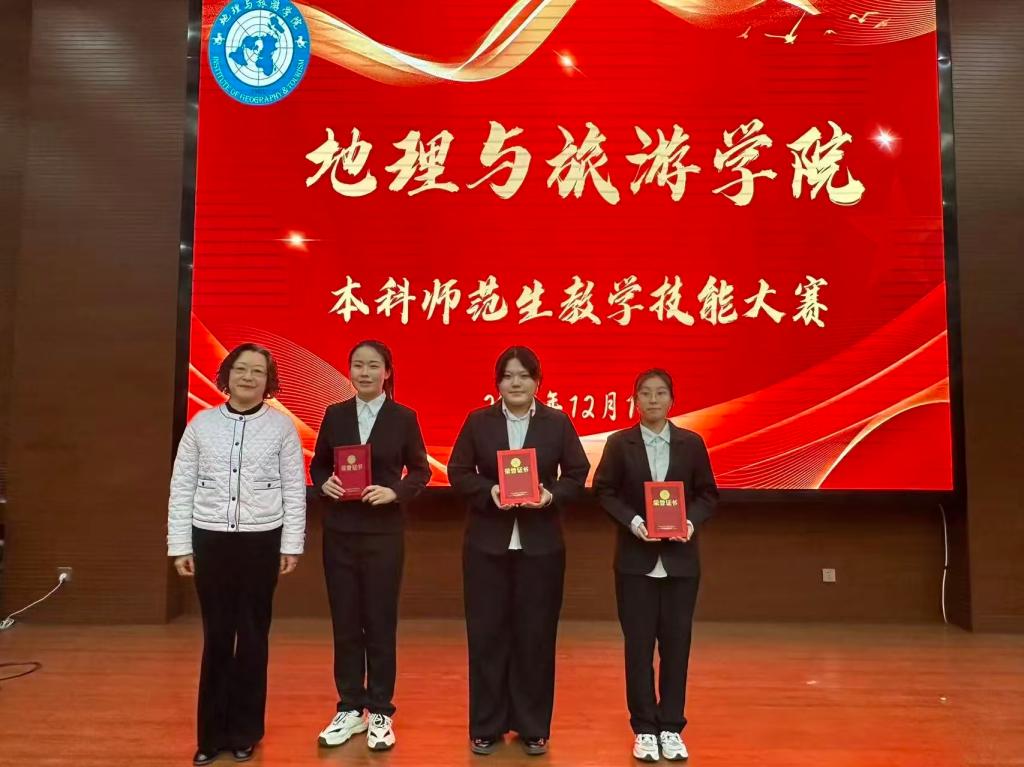 同学们以饱满的精神状态和深厚的苏超积