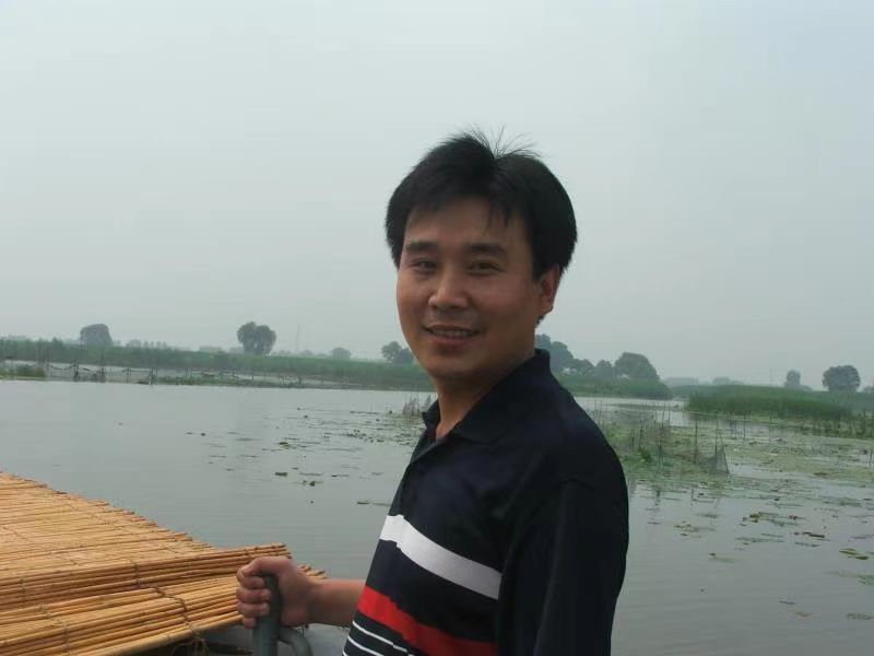 志铸三尺讲台