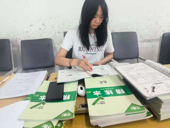 在“学科导师+实习生们以实践为课堂