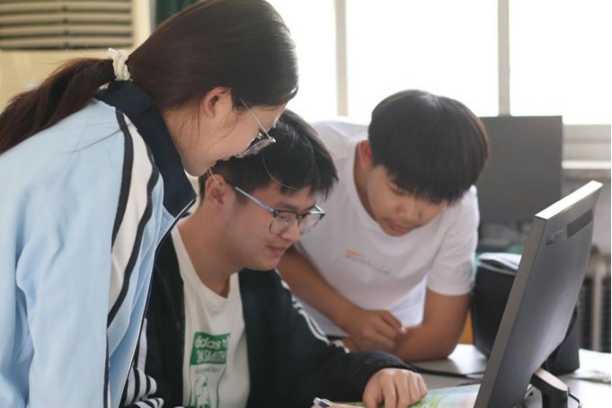 本是相隔千里